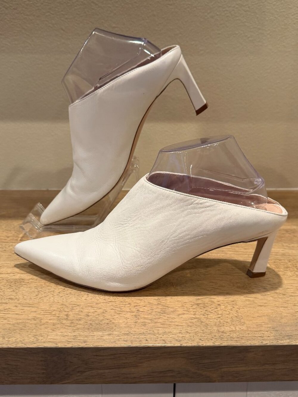 Stuart Weitzman Classic White Pointed Toe Mule Kitten Heels 10